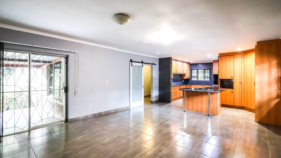 5 Bedroom Property for Sale in Kloofendal Gauteng