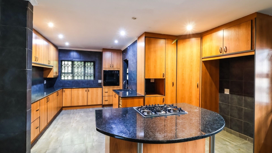 5 Bedroom Property for Sale in Kloofendal Gauteng