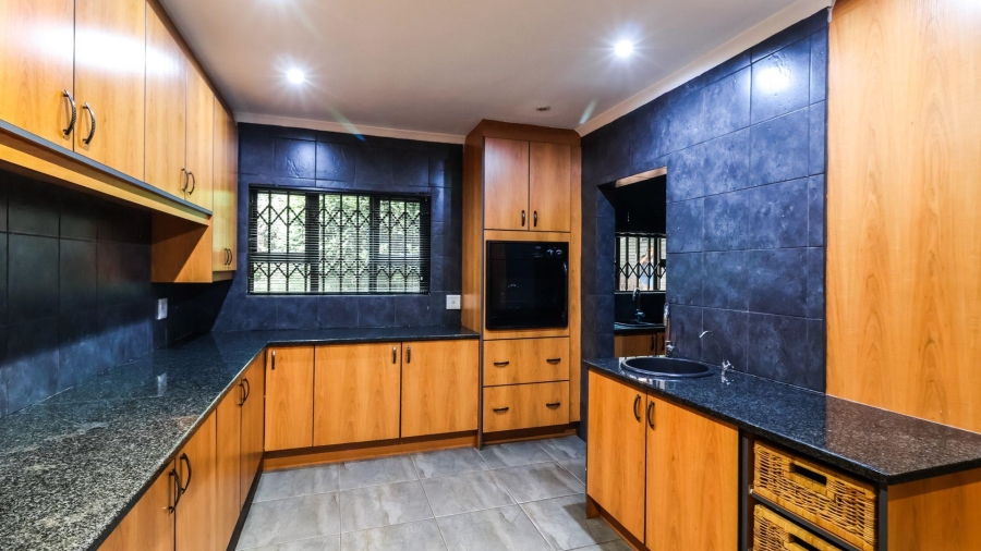 5 Bedroom Property for Sale in Kloofendal Gauteng