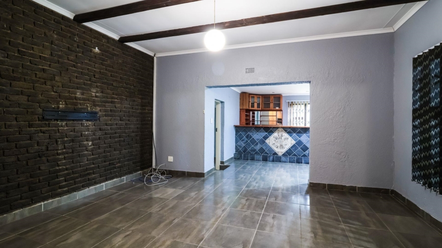 5 Bedroom Property for Sale in Kloofendal Gauteng