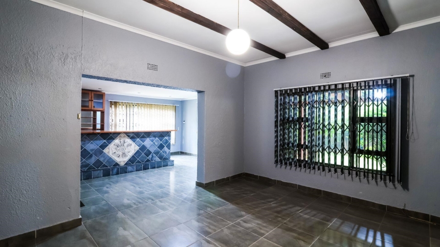 5 Bedroom Property for Sale in Kloofendal Gauteng