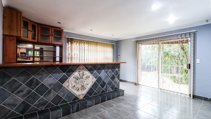 5 Bedroom Property for Sale in Kloofendal Gauteng