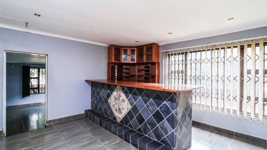 5 Bedroom Property for Sale in Kloofendal Gauteng