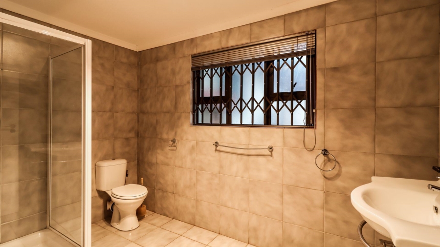 5 Bedroom Property for Sale in Kloofendal Gauteng