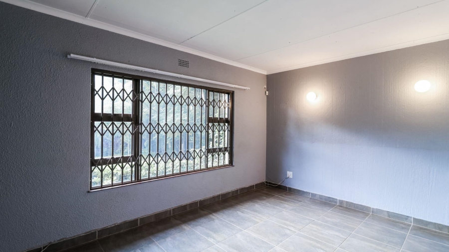 5 Bedroom Property for Sale in Kloofendal Gauteng