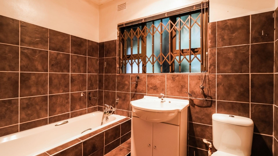 5 Bedroom Property for Sale in Kloofendal Gauteng