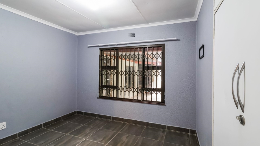 5 Bedroom Property for Sale in Kloofendal Gauteng