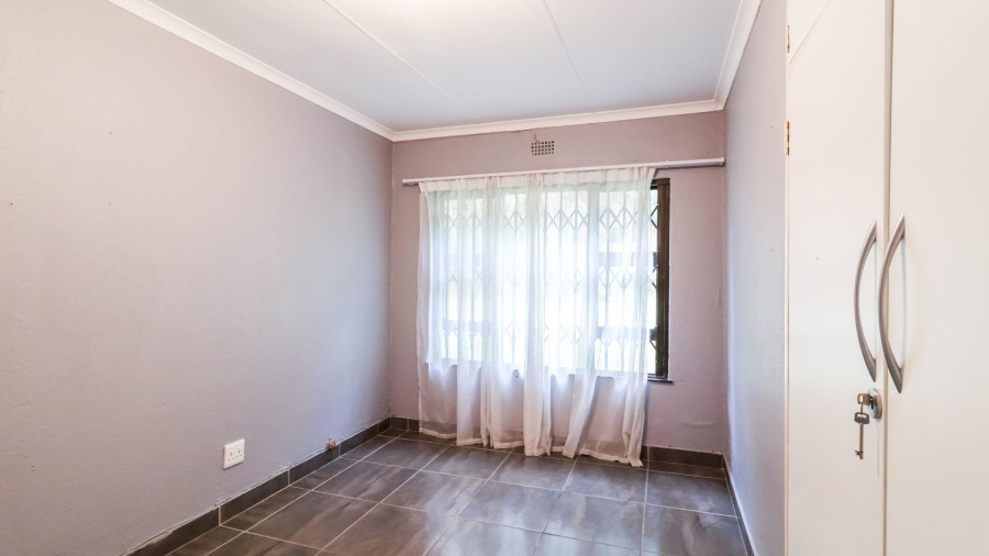 5 Bedroom Property for Sale in Kloofendal Gauteng