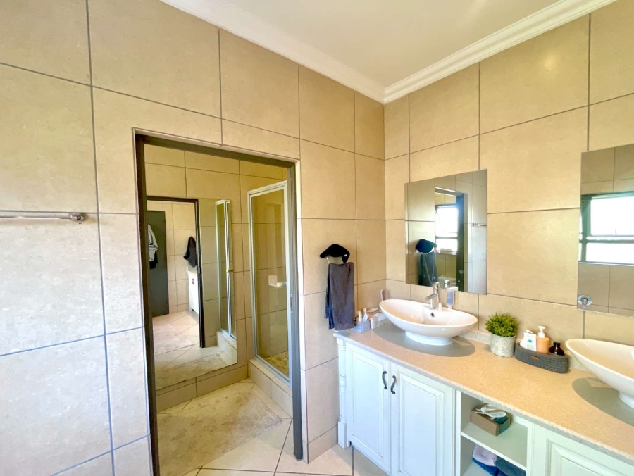 4 Bedroom Property for Sale in Olympus Country Estate Gauteng