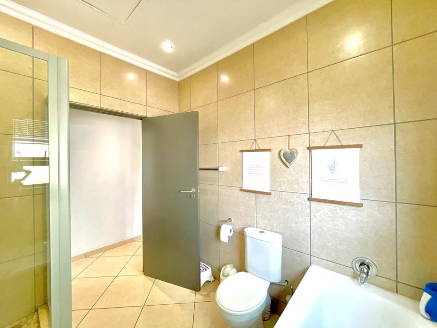 4 Bedroom Property for Sale in Olympus Country Estate Gauteng