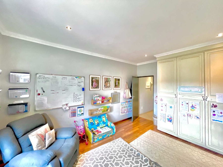 4 Bedroom Property for Sale in Olympus Country Estate Gauteng