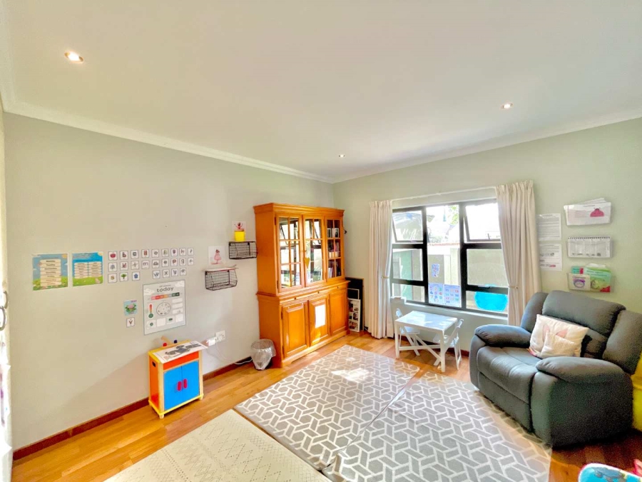 4 Bedroom Property for Sale in Olympus Country Estate Gauteng