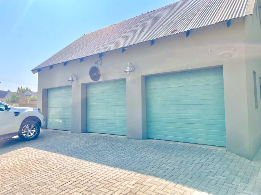 4 Bedroom Property for Sale in Olympus Country Estate Gauteng
