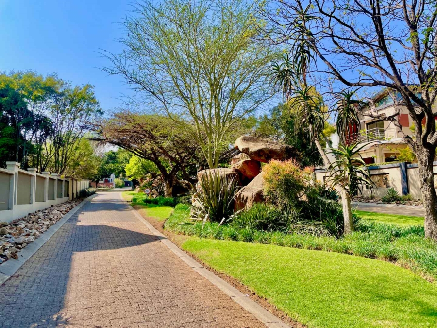 4 Bedroom Property for Sale in Olympus Country Estate Gauteng
