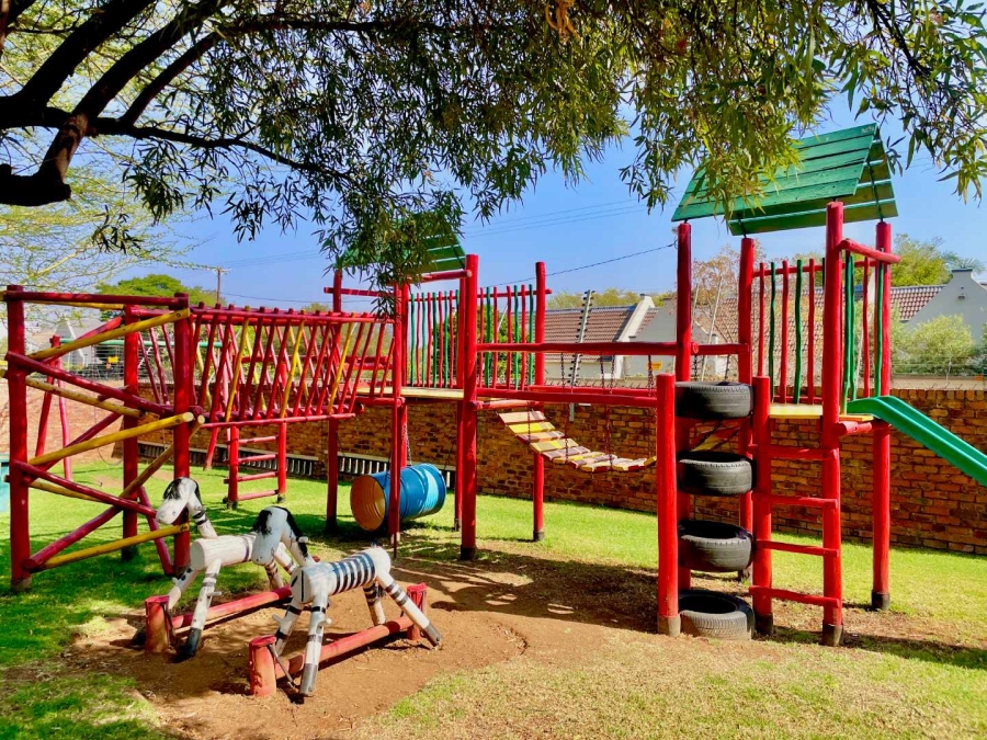 4 Bedroom Property for Sale in Olympus Country Estate Gauteng