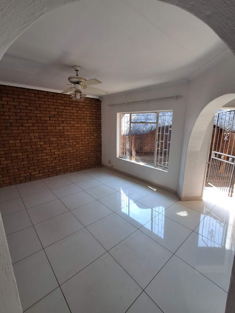 3 Bedroom Property for Sale in Die Hoewes Gauteng
