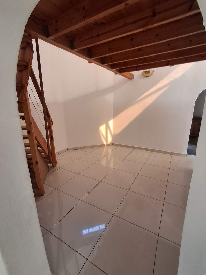 3 Bedroom Property for Sale in Die Hoewes Gauteng