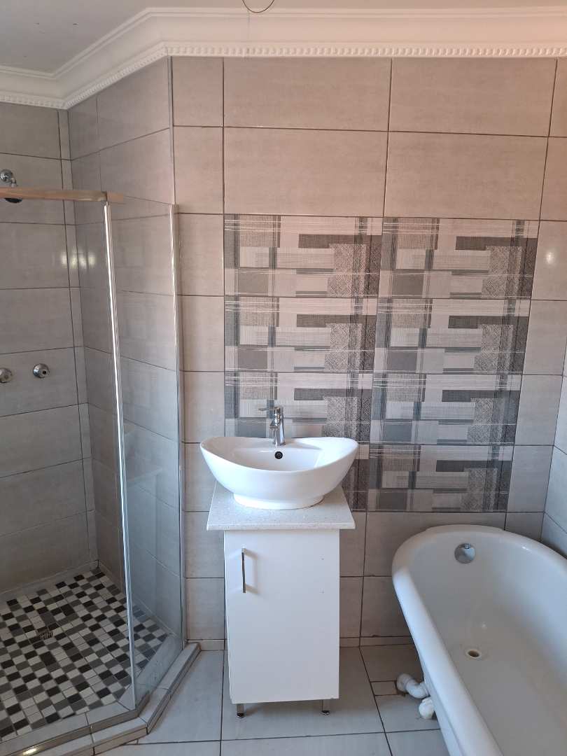 3 Bedroom Property for Sale in Die Hoewes Gauteng