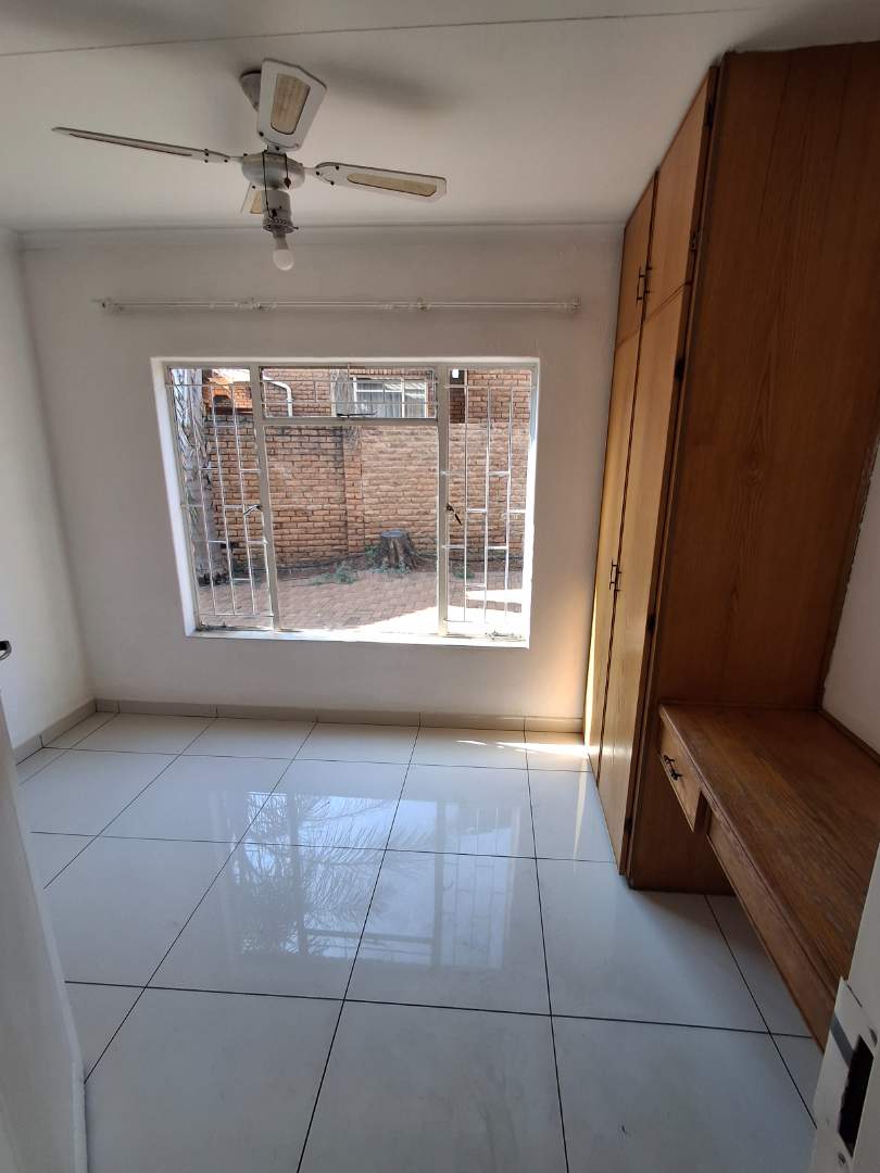 3 Bedroom Property for Sale in Die Hoewes Gauteng