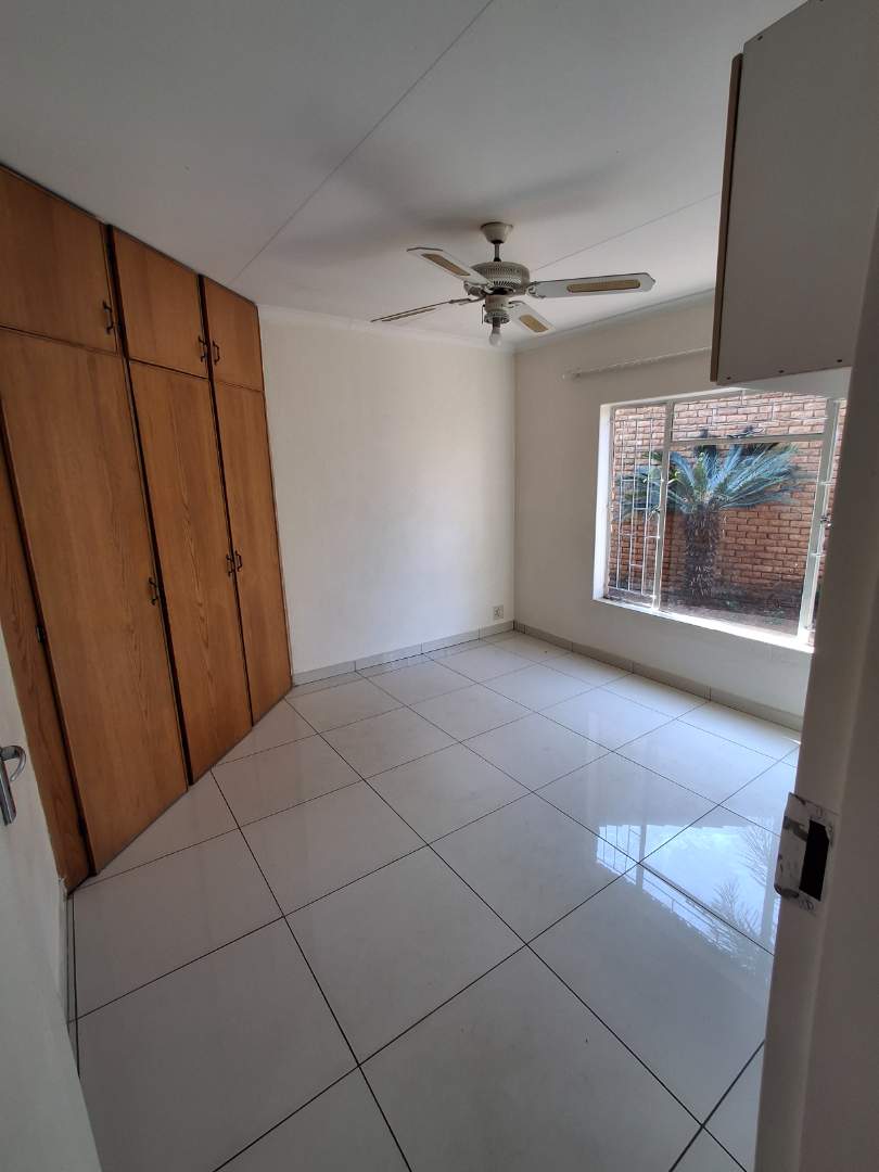 3 Bedroom Property for Sale in Die Hoewes Gauteng