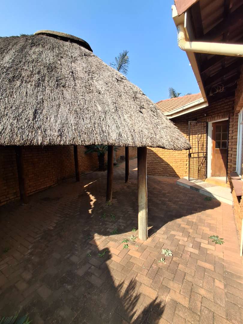 3 Bedroom Property for Sale in Die Hoewes Gauteng