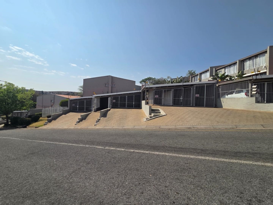 2 Bedroom Property for Sale in Florida Hills Gauteng