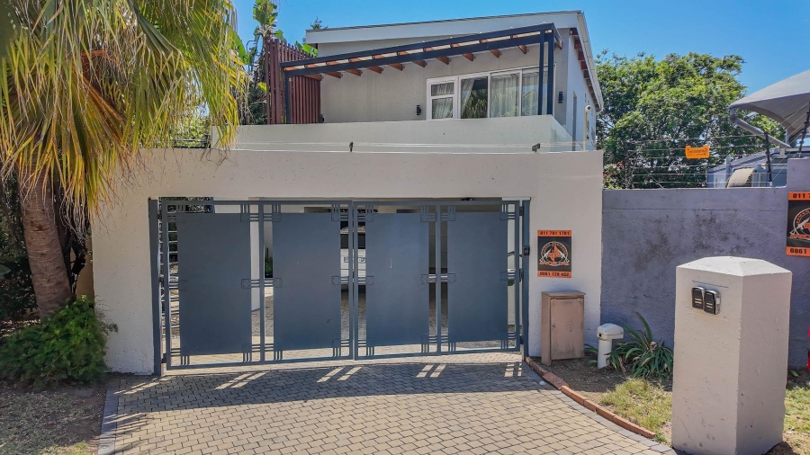5 Bedroom Property for Sale in Hurlingham Manor Gauteng
