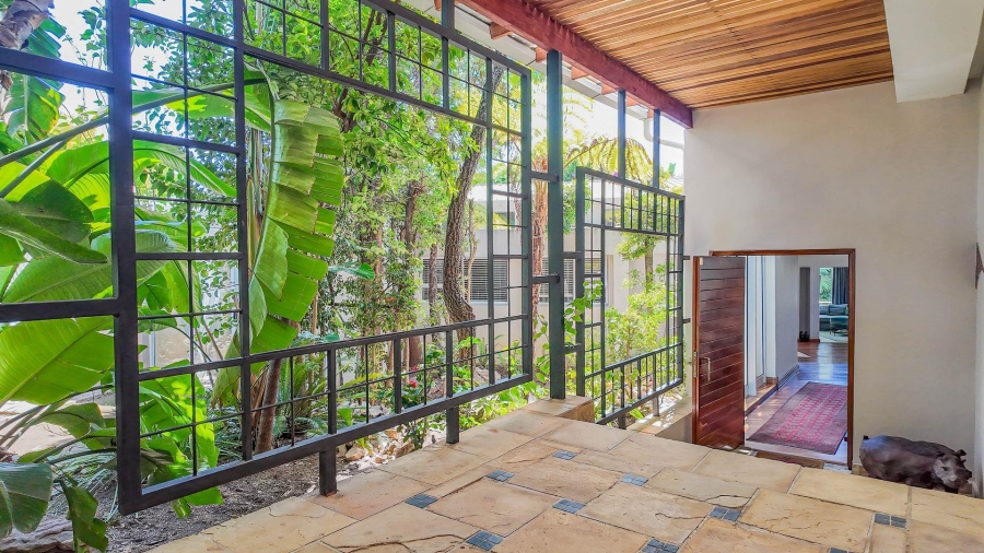 5 Bedroom Property for Sale in Hurlingham Manor Gauteng