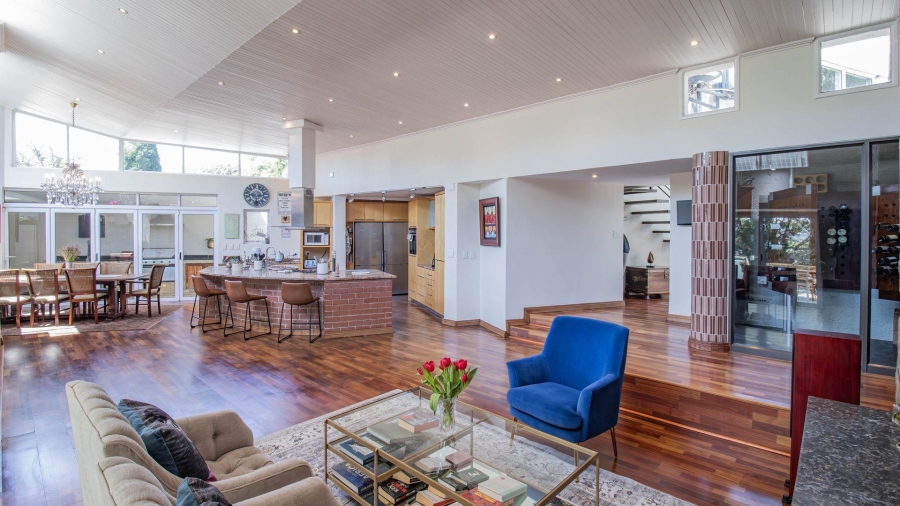 5 Bedroom Property for Sale in Hurlingham Manor Gauteng
