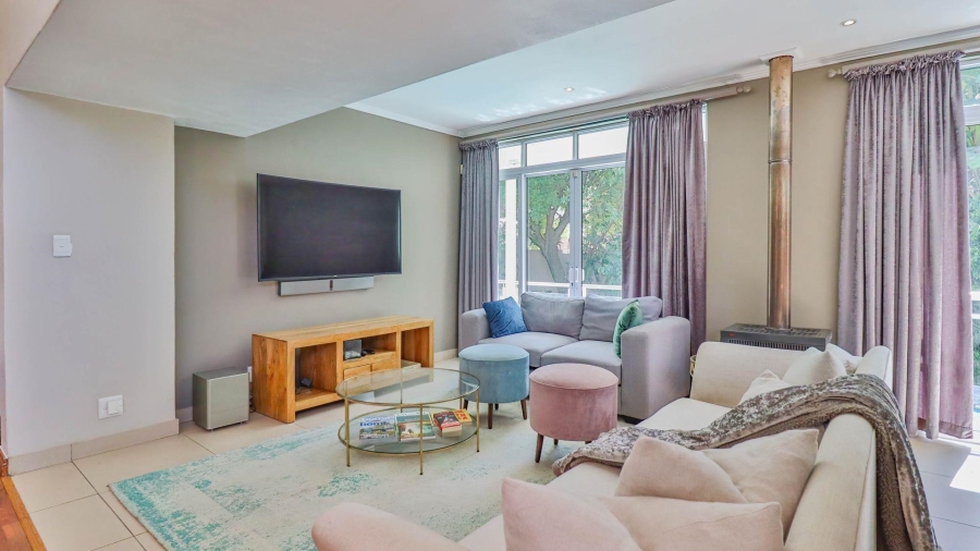 5 Bedroom Property for Sale in Hurlingham Manor Gauteng