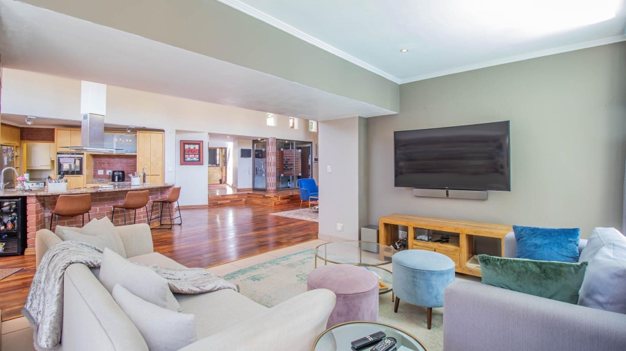 5 Bedroom Property for Sale in Hurlingham Manor Gauteng