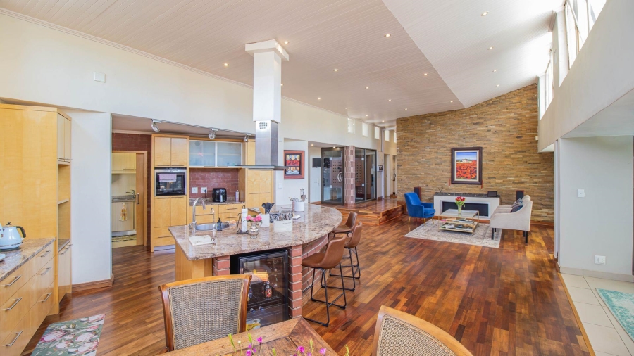 5 Bedroom Property for Sale in Hurlingham Manor Gauteng