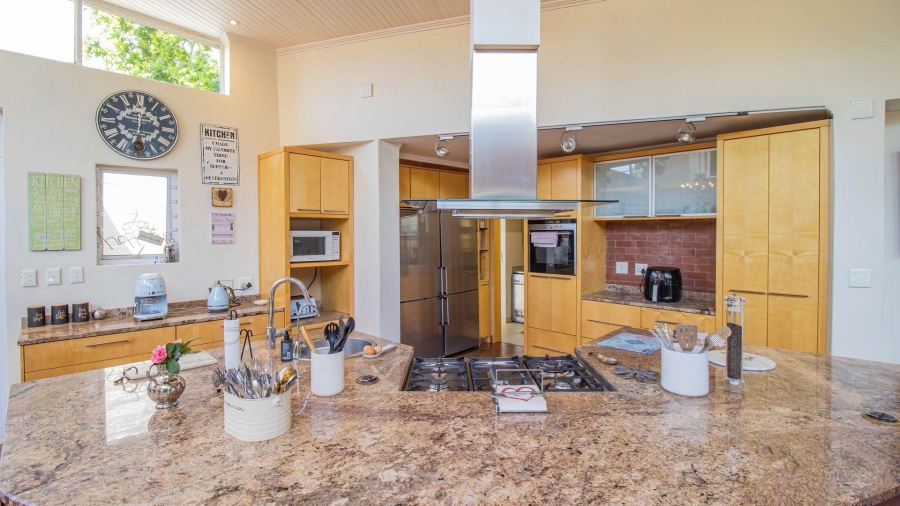 5 Bedroom Property for Sale in Hurlingham Manor Gauteng