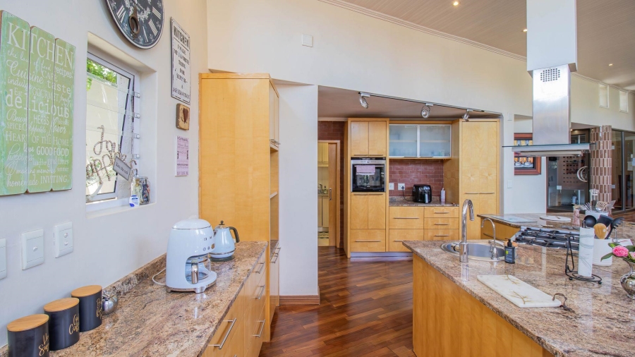 5 Bedroom Property for Sale in Hurlingham Manor Gauteng