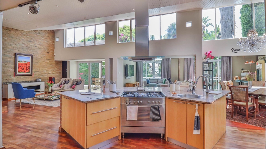 5 Bedroom Property for Sale in Hurlingham Manor Gauteng