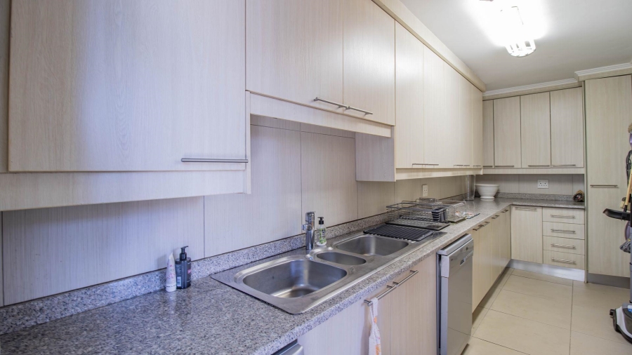 5 Bedroom Property for Sale in Hurlingham Manor Gauteng