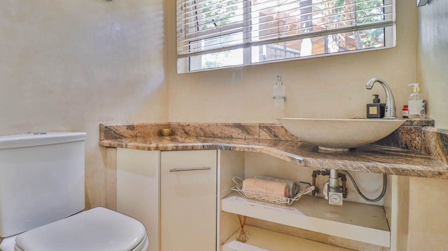 5 Bedroom Property for Sale in Hurlingham Manor Gauteng
