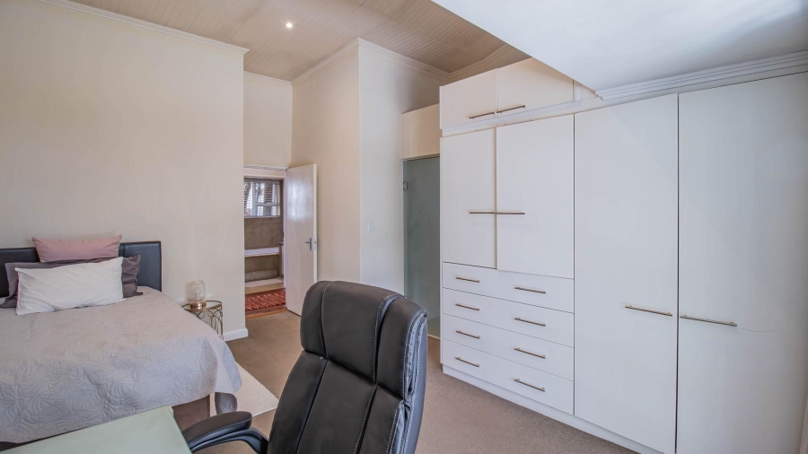 5 Bedroom Property for Sale in Hurlingham Manor Gauteng