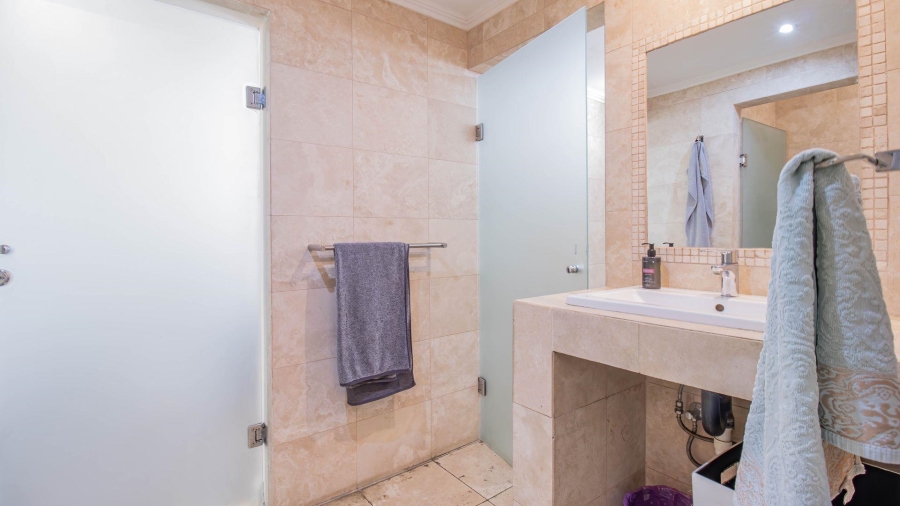5 Bedroom Property for Sale in Hurlingham Manor Gauteng