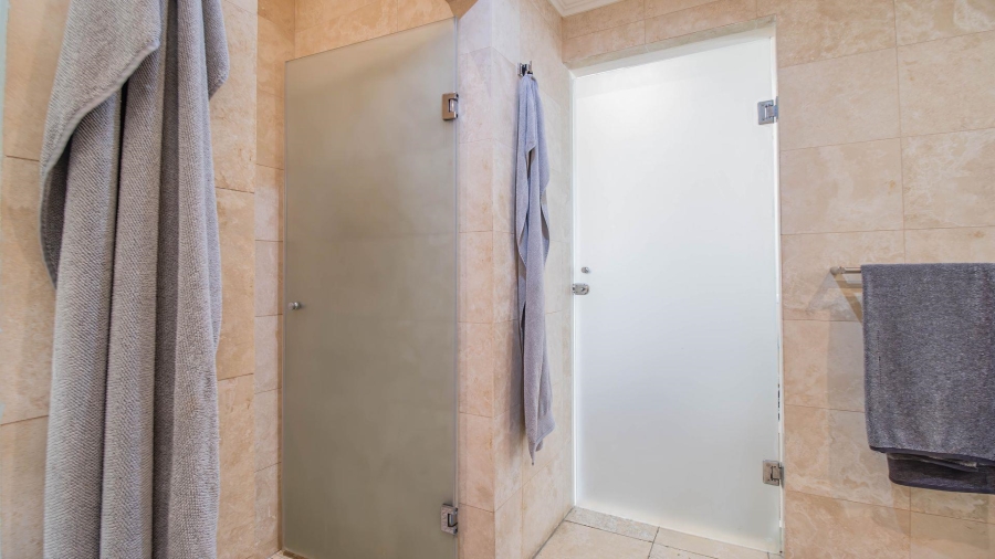5 Bedroom Property for Sale in Hurlingham Manor Gauteng