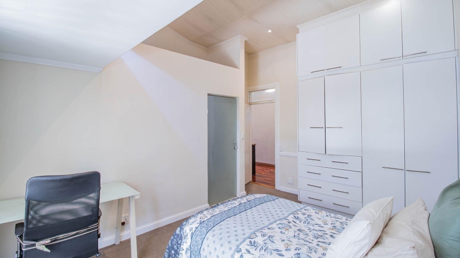 5 Bedroom Property for Sale in Hurlingham Manor Gauteng