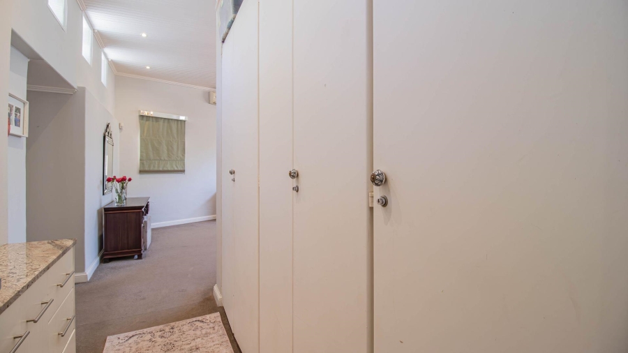 5 Bedroom Property for Sale in Hurlingham Manor Gauteng