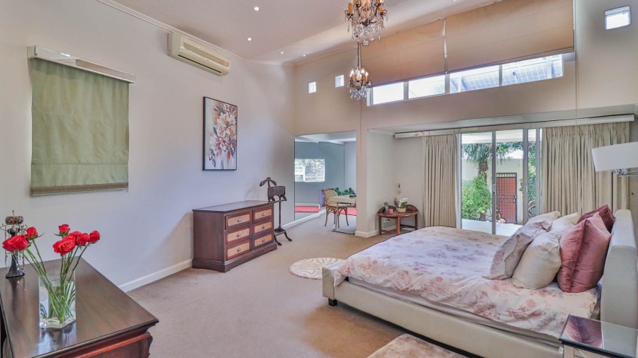 5 Bedroom Property for Sale in Hurlingham Manor Gauteng