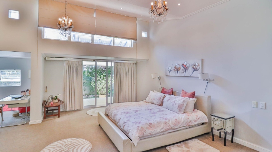 5 Bedroom Property for Sale in Hurlingham Manor Gauteng