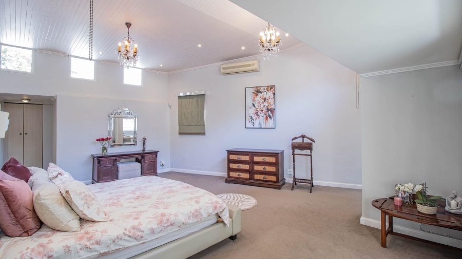 5 Bedroom Property for Sale in Hurlingham Manor Gauteng