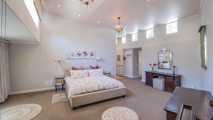 5 Bedroom Property for Sale in Hurlingham Manor Gauteng
