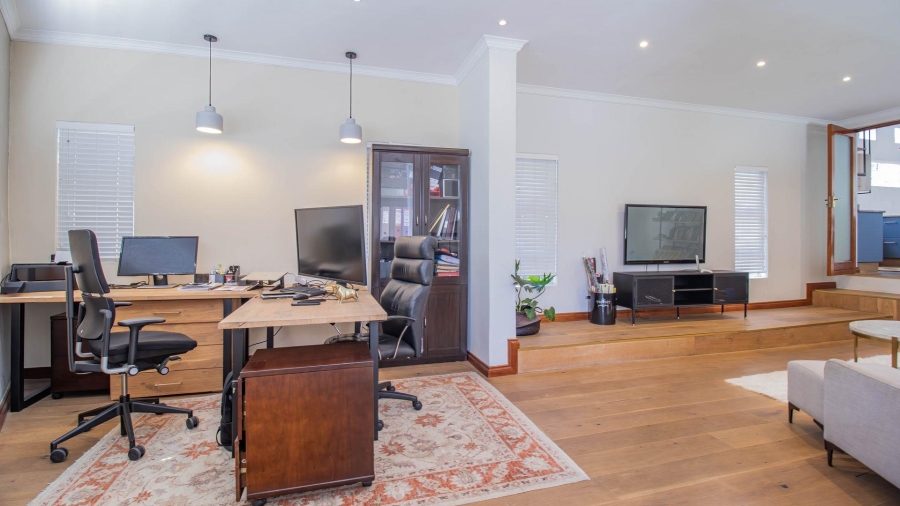 5 Bedroom Property for Sale in Hurlingham Manor Gauteng