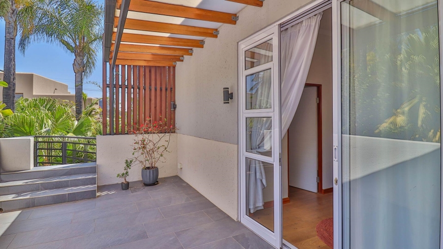 5 Bedroom Property for Sale in Hurlingham Manor Gauteng