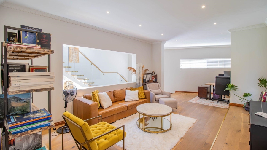 5 Bedroom Property for Sale in Hurlingham Manor Gauteng