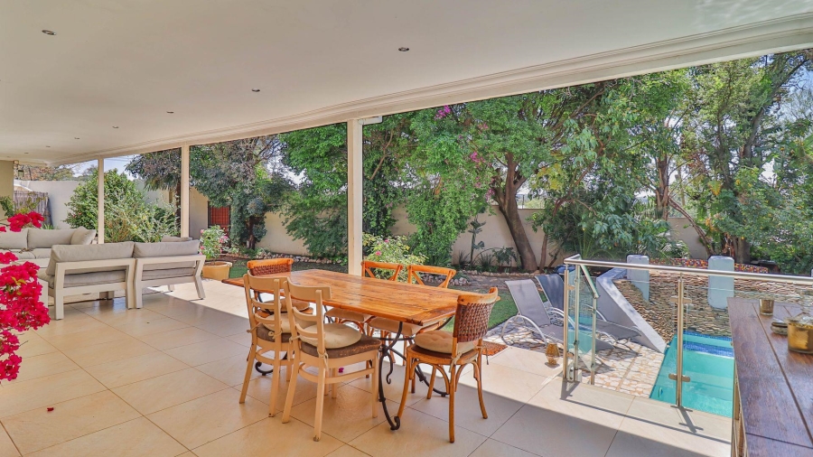 5 Bedroom Property for Sale in Hurlingham Manor Gauteng
